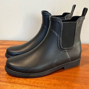 Brand new J. Crew Chelsea rainboots 8